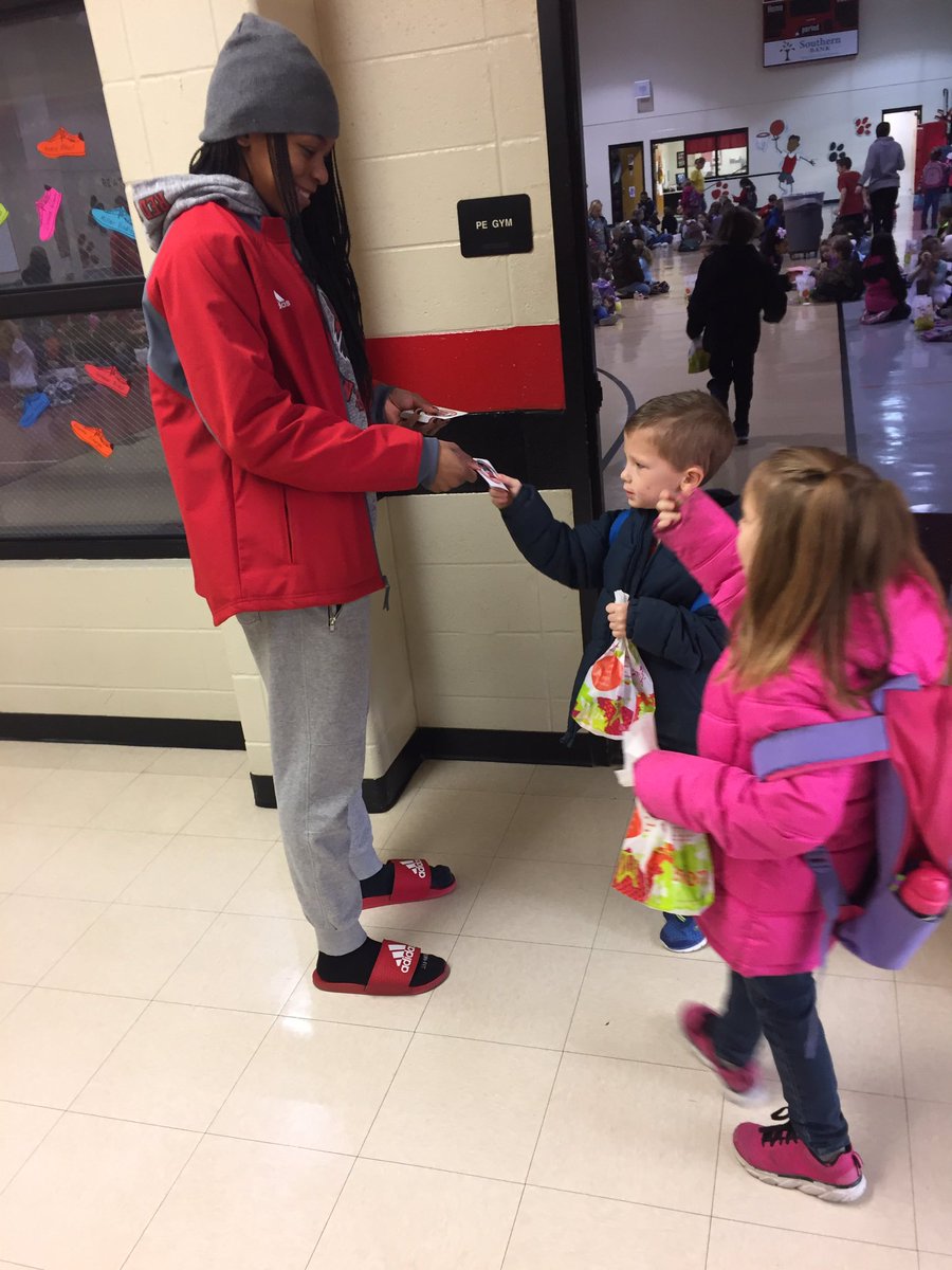 AStateRedWolves's tweet photo. Another successful day of helping out with carpool lines this morning! 14 days till our Red Wolves Read game! #LetsRead10 #WolvesUp https://t.co/NCJxOtUy1A