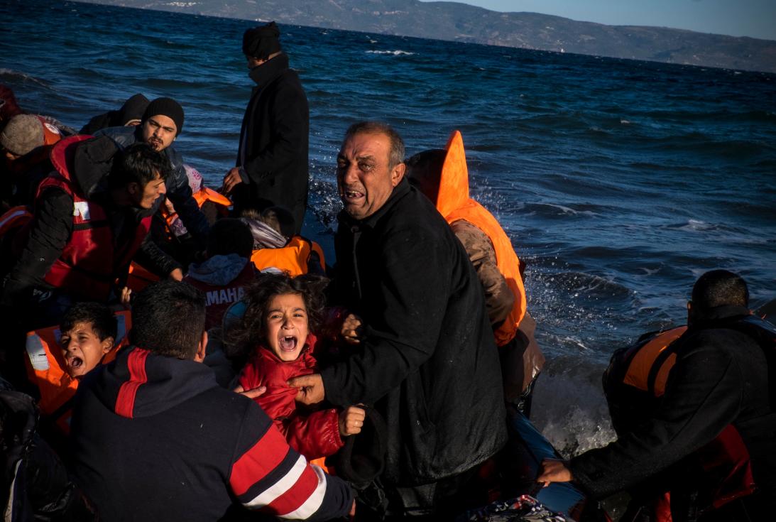 CEARefugio's tweet image. No solo Trump, estas fotos las deberían ver cada día quienes cierran sus fronteras a los #refugiados @javierbauluz univision.com/noticias/inmig…