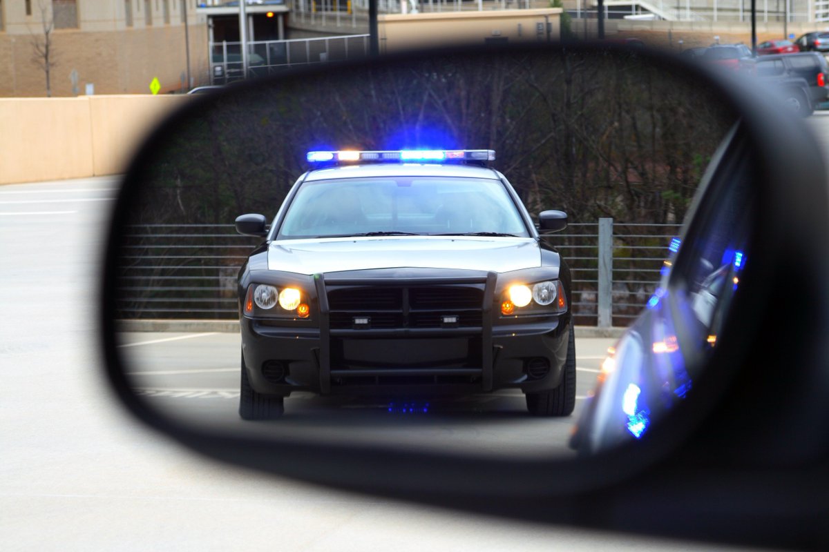 GreenbrierAuto1's tweet photo. Do you know what to do if you're pulled over on the road? → https://t.co/JMPavpA1g9 #GreenbrierAuto #AutoRepair #Auto #Car https://t.co/xlYMwaZVMd