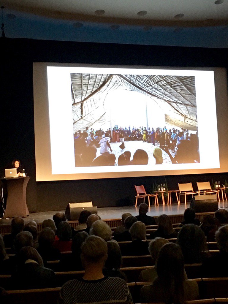 eevaliisa_haro's tweet image. #archday Seminaari Reading the city, Kulttuuritalolla