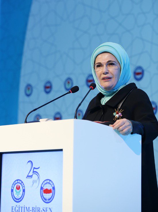 trpresidency's tweet photo. First Lady Attends Turkey’s Women Educators Meeting
https://t.co/orSpDuMqFg https://t.co/cL7mtZxHD9