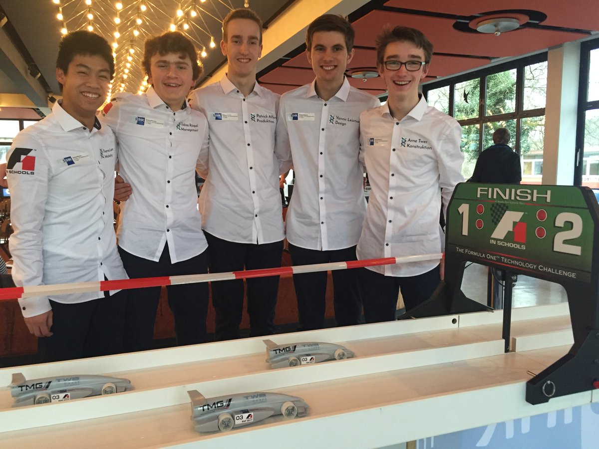 Evolve_racing's tweet photo. Wir mit unseren Autos beim Qualifying Südwestfalen! #F1inSchools #F1inderSchule https://t.co/rt5GoGM6qf
