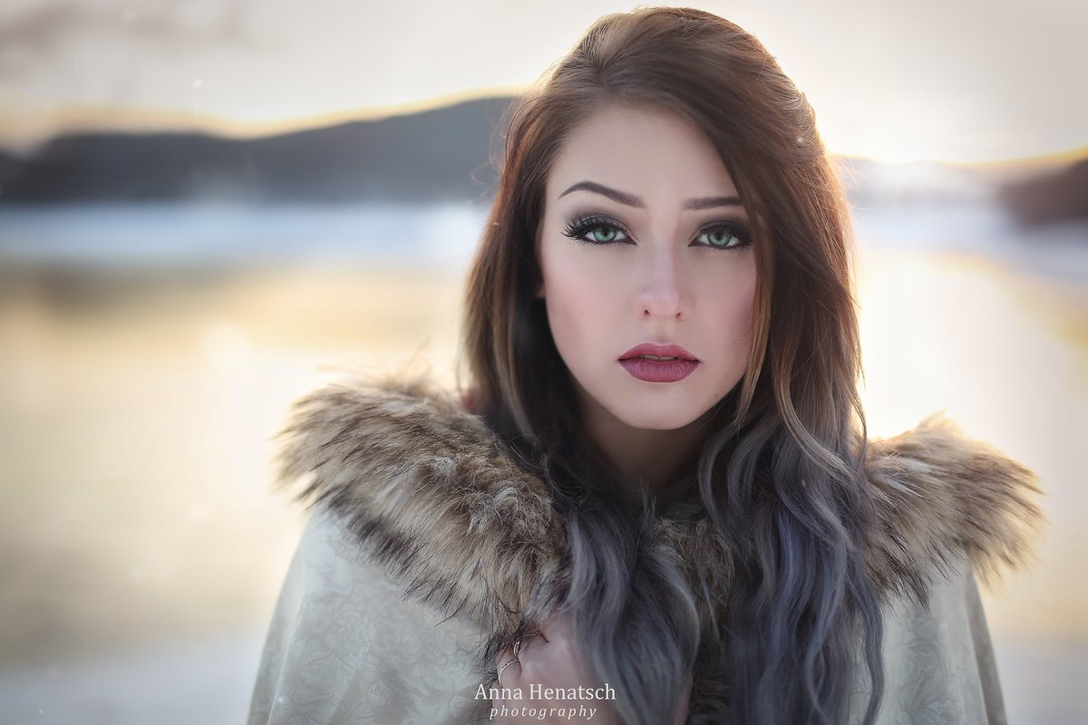 Hier noch ein Foto vom Shooting mit <a href="/Socke007/">Anna Henatsch</a> ♥
Diesmal mit der Innenseite vom Mantel 😊#LikelyMakeup