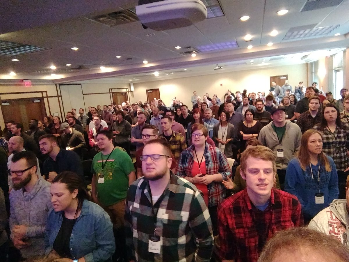 WesleyanChurch's tweet photo. Nearly 250 youth pastors and leaders from across our denomination engaged in worship of the One True God! #fuel2017 https://t.co/sPLb8BefGo