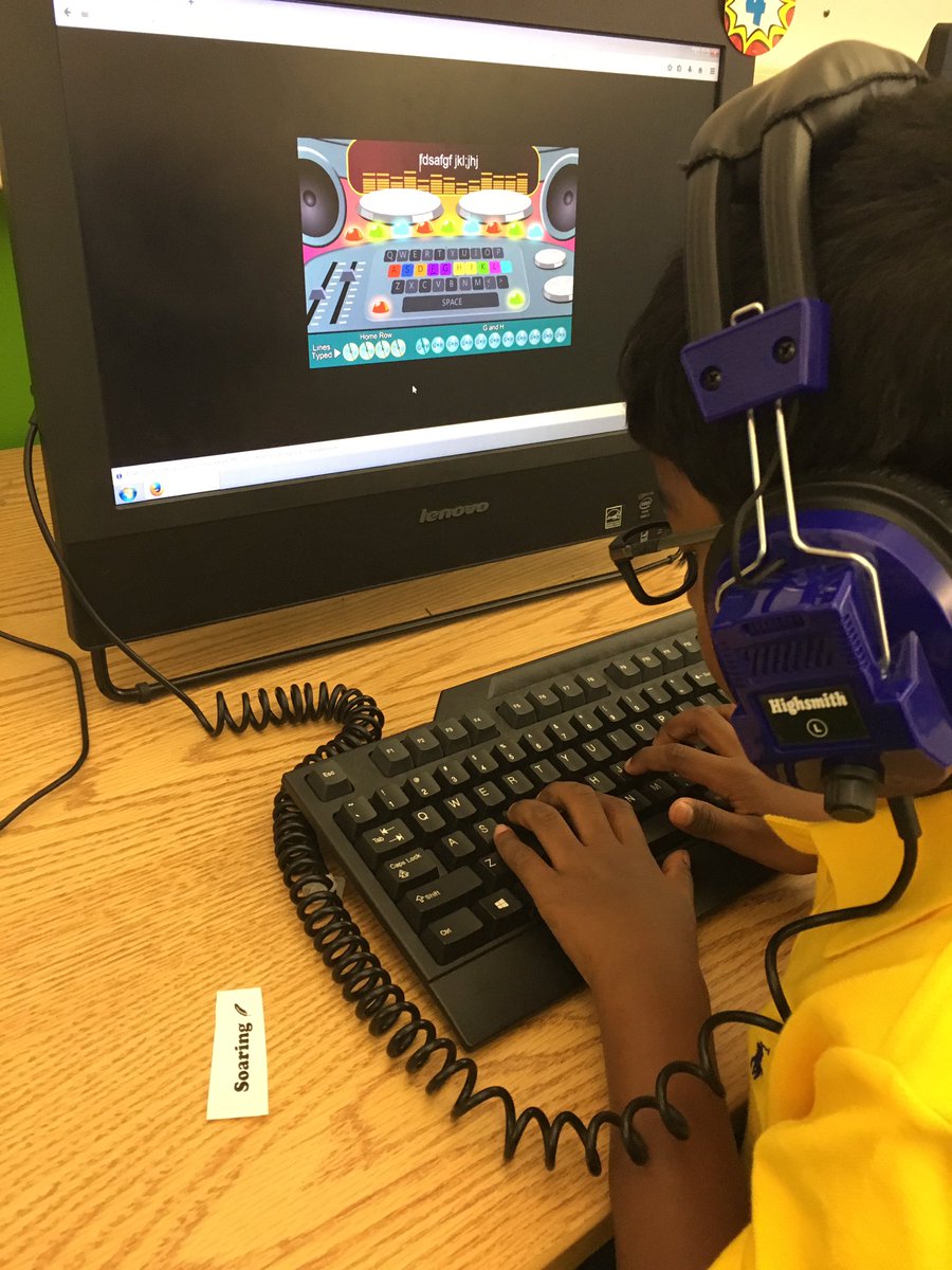 Mr_MatthewsTech's tweet image. It&apos;s never too early to learn proper typing technique here at GHE! #GHETechnlology