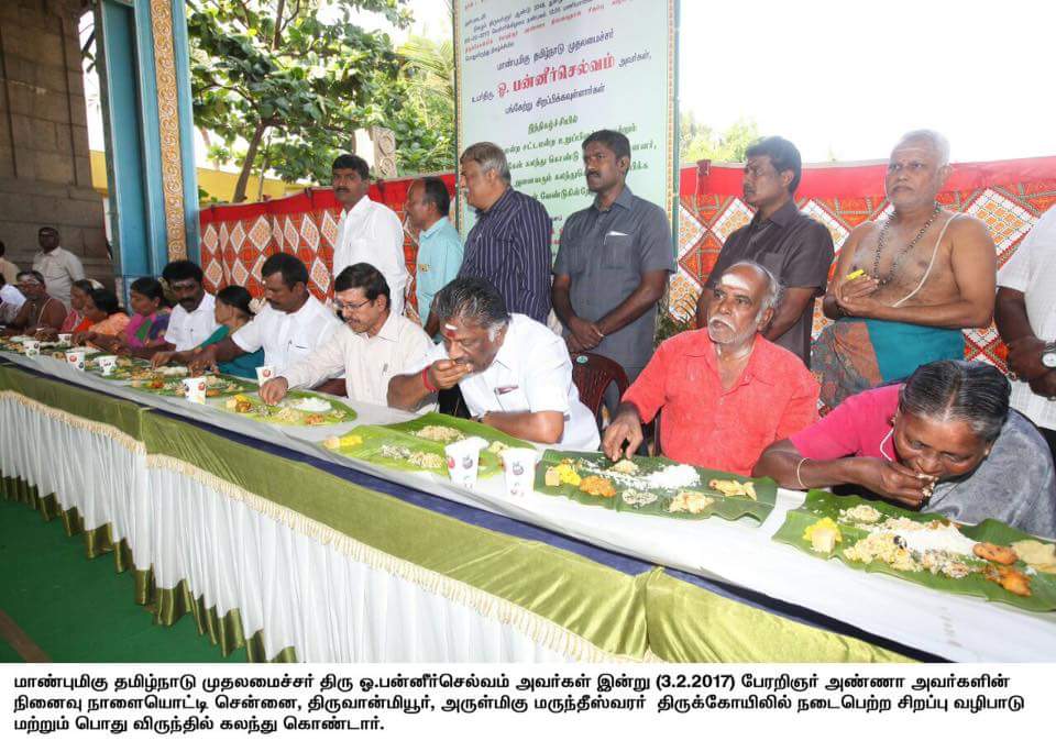 AIADMKOfficial's tweet photo. மாண்புமிகு முதலமைச்சர் அண்ணா அவர்களின் நினைவு நாளையொட்டி அருள்மிகு மருந்தீஸ்வரர் திருக்கோயிலில் நடைபெற்ற பொது விருந்தில் கலந்து கொண்டார். https://t.co/RpKxzAl91S