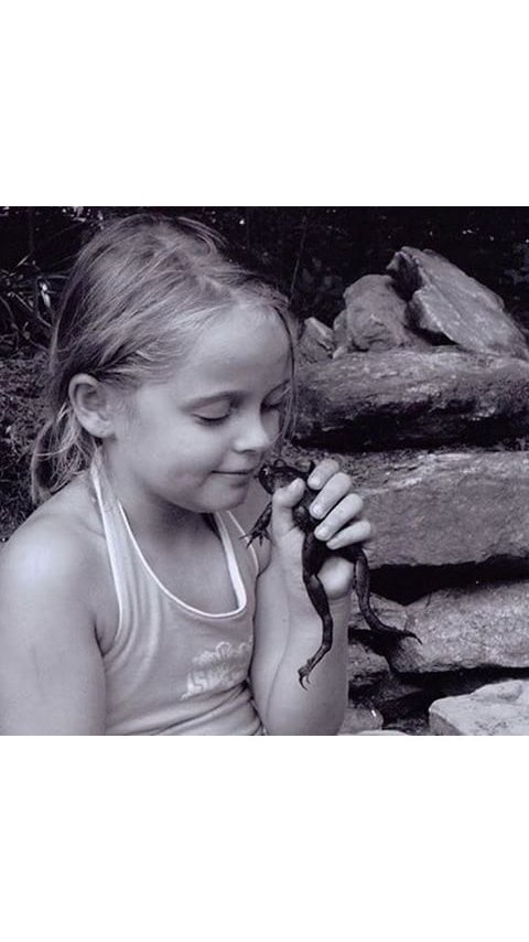 slayingbrina_'s tweet photo. fetus Darby ft. a frog 
@DarbyAnneWalker https://t.co/k09oFF0ZJ0