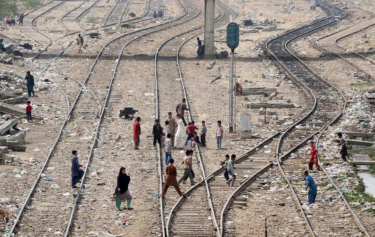 dailytimespak's tweet photo. #Children playing on railway tracks near Kala bridge which could result in train #accident in the port city
#goernment #neligence #Karachi https://t.co/anfahDtry9