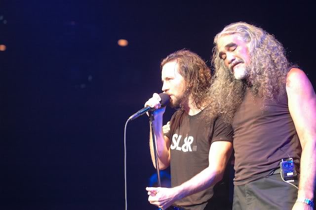 pearljamonline's tweet photo. Happy birthday, Kenneth ‘Boom’ Gaspar! Aloha! 🤙🏼
#Boom #PearlJam https://t.co/MuYYnKBS2h