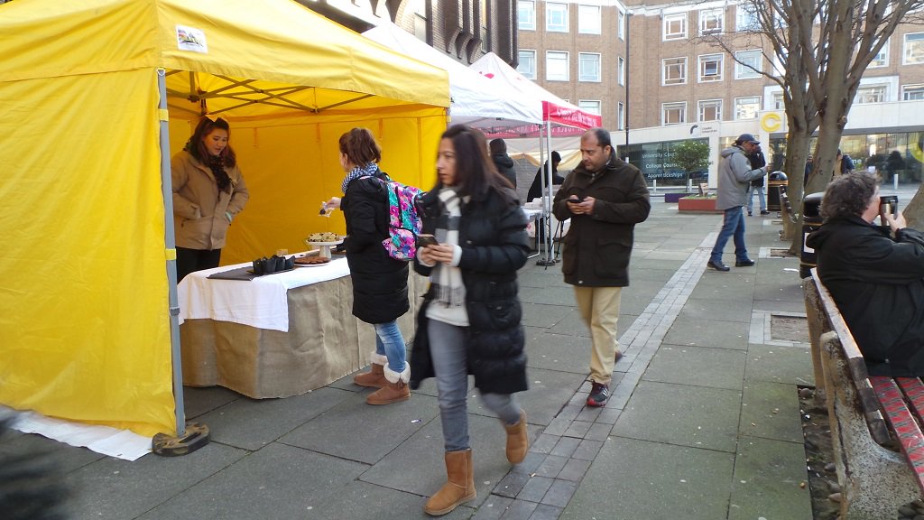 yourcroydon's tweet photo. Yay! The sun's out &amp; we've got tasty food 4 U outside @CroydonCollege 11am-3pm @Joeandsantini @chilli_station @eatmebaking @BSDCatering https://t.co/EuZXaoRRjM