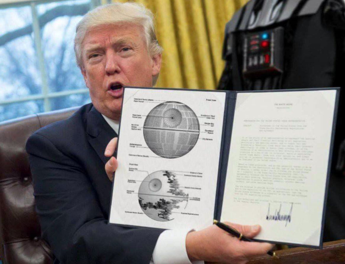 Frikifotos's tweet photo. Tras el muro, Donald Trump afirma que construirá la Estrella De La Muerte. https://t.co/Nv8XSq7u6v
