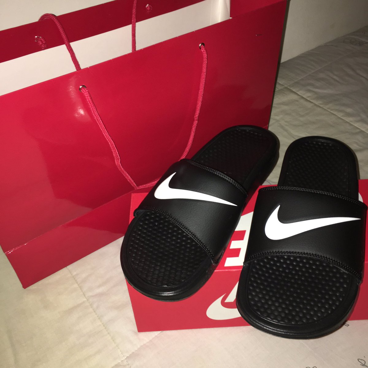 ricardothedonrz's tweet photo. #swoosh #iponipon #tiistiis #congratschad #sakitsabulsa https://t.co/xVcHWRAmX4
