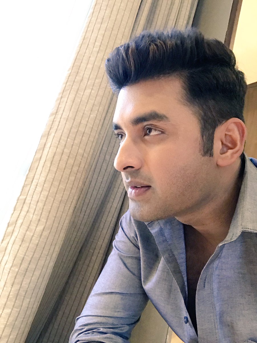 AnkushLoveUAll's tweet photo. nvr think of wat u hv earned till now ..look up n smile..heads high..Sky is not da limit😊 https://t.co/tzSzb9pIuR