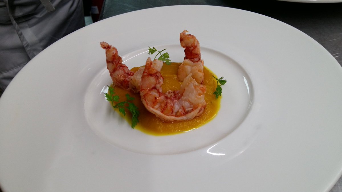 Crema di zucca con zenzero e gamberi! #3febbraio <a href="/GualtMarchesi/">Gualtiero Marchesi Foundation</a> <a href="/MarchesiAcademy/">Accademia GM</a> <a href="/fabiozagochef/">fabio zago</a>