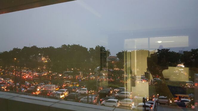 ing_Marina's tweet photo. @e100ss Depan UMC dan Royal Plaza https://t.co/q9kESxjGHE