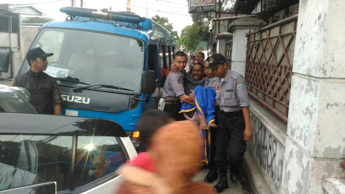 satgasp3s's tweet photo. TRC JS memulangkan bapak Kosim Lansia Terlantar rujukan Tagana Bogor ke pihak keluarganya di Lenteng Agung
@sudinsosjs 
@trc_js https://t.co/op1kO7S4OV