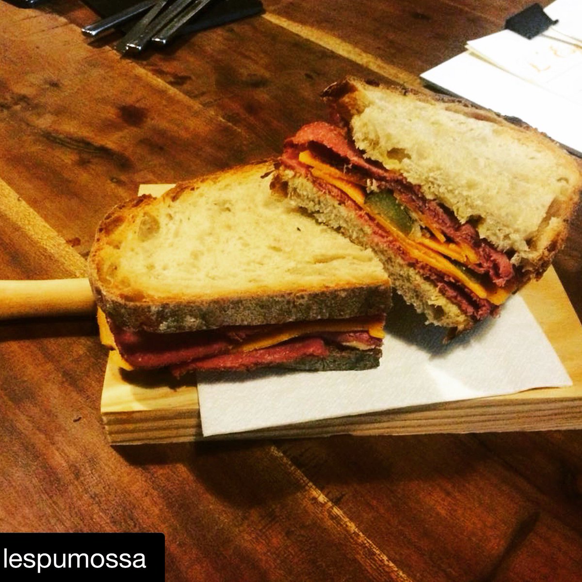 hoy visitamos a los amigos d @LEspumossa #pastramilovers @calmarius449 <a href="/comecalles/">Come Calles</a> <a href="/BlogHedonista/">Blog Hedonista® by José María Toro</a> <a href="/BreakfastinBCN/">Breakfast in BCN</a> <a href="/drestaurantesrc/">De Restaurantes Rc</a> <a href="/sr_boca/">Sr. Boca</a>