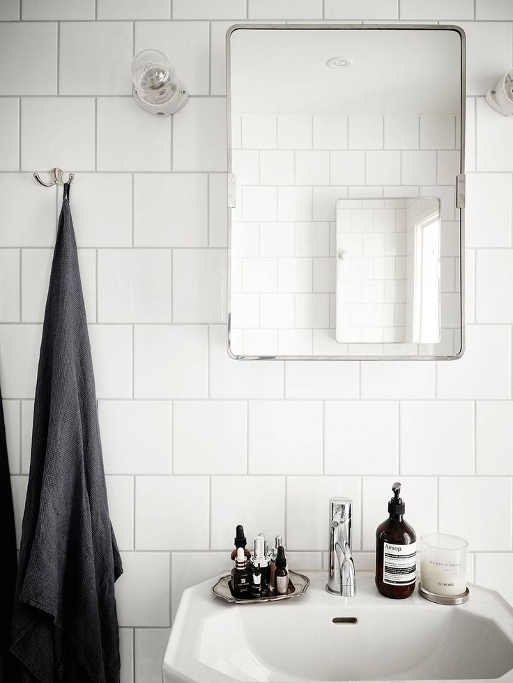 HowesRigby_TPM's tweet photo. White &amp; Grey | Simple Interiors #interiordesign #simpleinteriors https://t.co/Slp6ya8Ejh https://t.co/dmovDGfOyy