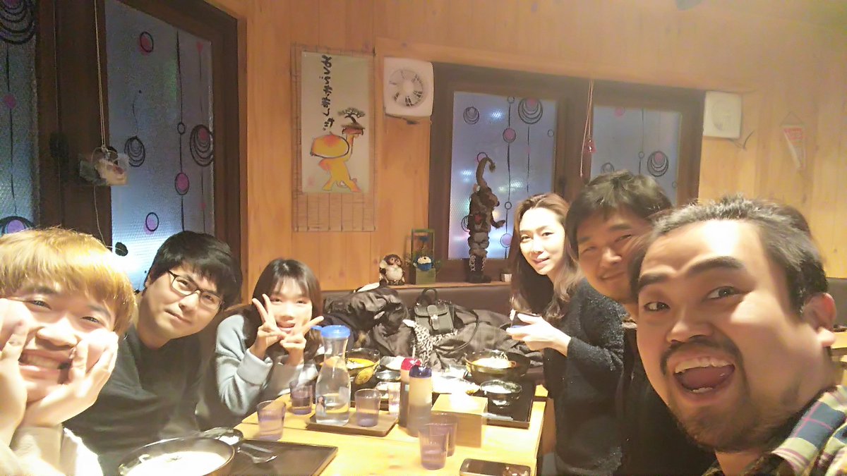 Kyujun21's tweet photo. 불금에 일식라멘집에서 이상헌선배님 김기흥선배님 디도 배진홍 권문정 이렇게 즐거운 시간 ㅋ https://t.co/Spn8LwUzED