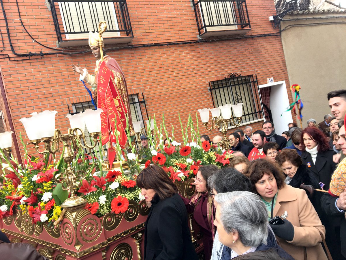 DipuCuenca's tweet photo. .@BenjamnPrieto vuelve un año más a acompañar a los vecinos de Almonacid en su @La_Endiablada Esta vez, en la procesión de San Blas #Cuenca https://t.co/j6Hf0BIOog