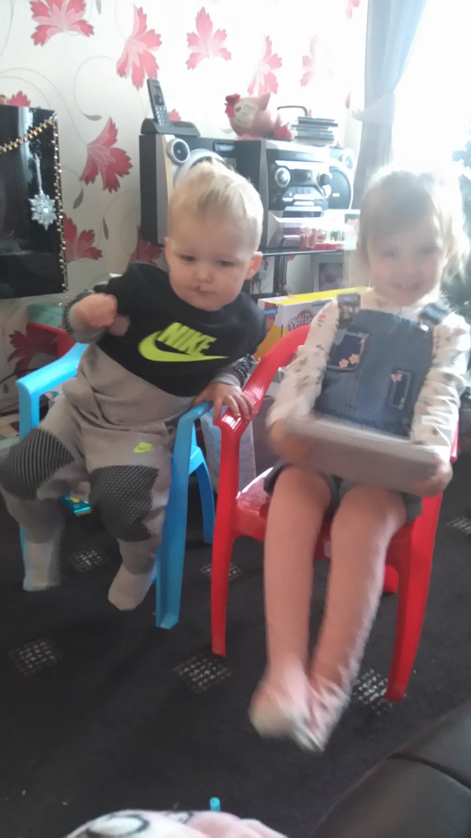 Louise56's tweet photo. These 2 little cuties https://t.co/yhkcG7GDXe