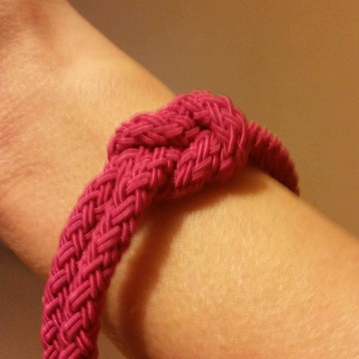 MagsOliver1's tweet photo. I'm wearing my unity band for #WorldCancerDay 4th https://t.co/iE8bDSY357 one @asda or @BCCareScot for £2 and help #peoplewithcancer https://t.co/7h3uU5QfZw