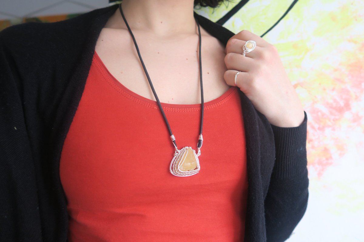 nataly_daluz's tweet photo. Citrine Pendant: Decisiveness🐝https://t.co/RxbBeQXyfQ #handmade #wiredwrapped #gemstones #fashionjewelry #fashion #bohemian #etsy #positive https://t.co/8xAFIJmNkt