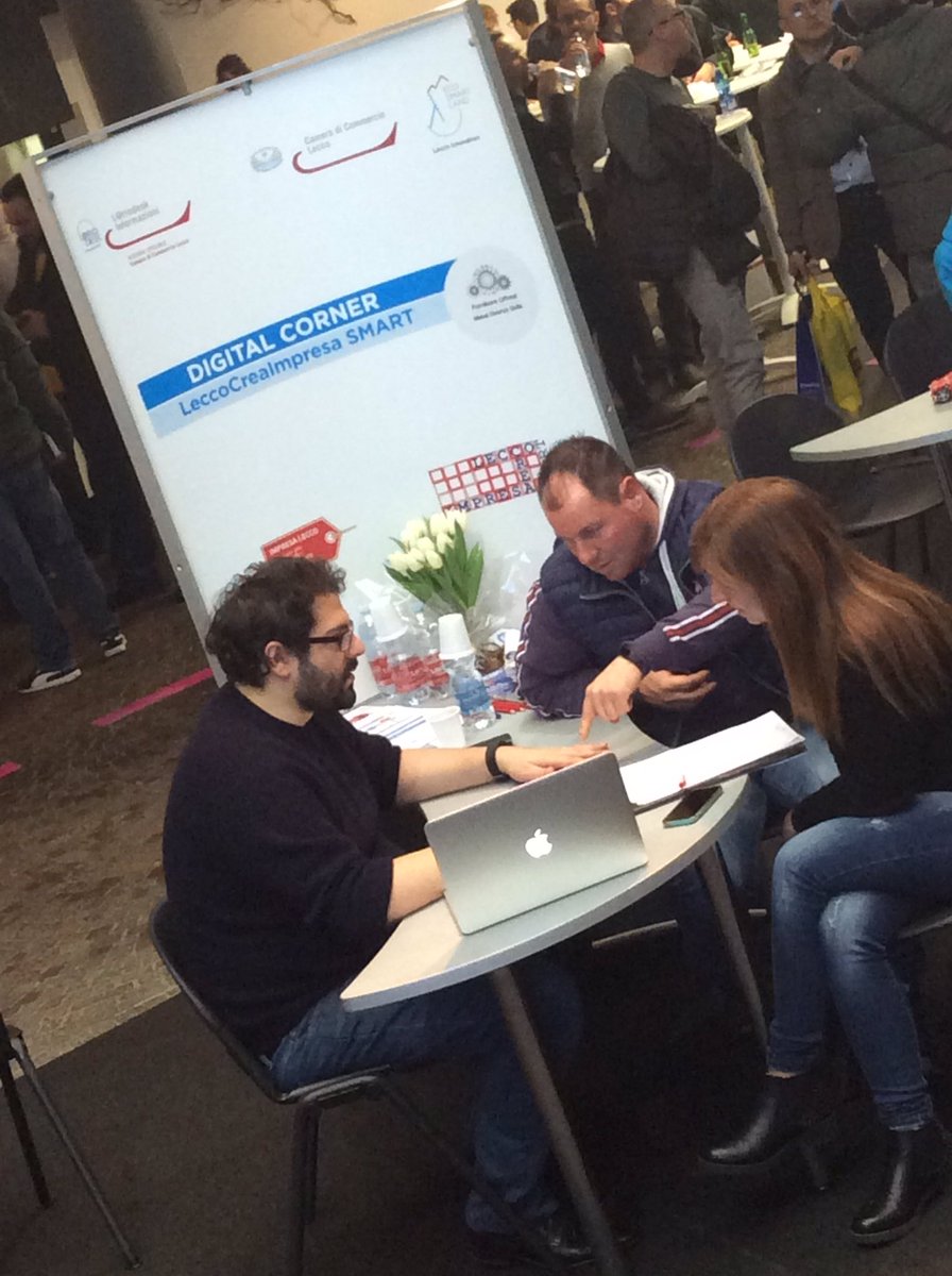 Fornitore_Off's tweet photo. Avvicina la tua azienda al mondo digitale con il Digital Expert @andre0341 di LeccoCreaImpresa Smart! #fo2017 #DigitalCorner #SEO #SEM https://t.co/0fdQ6WzEUi