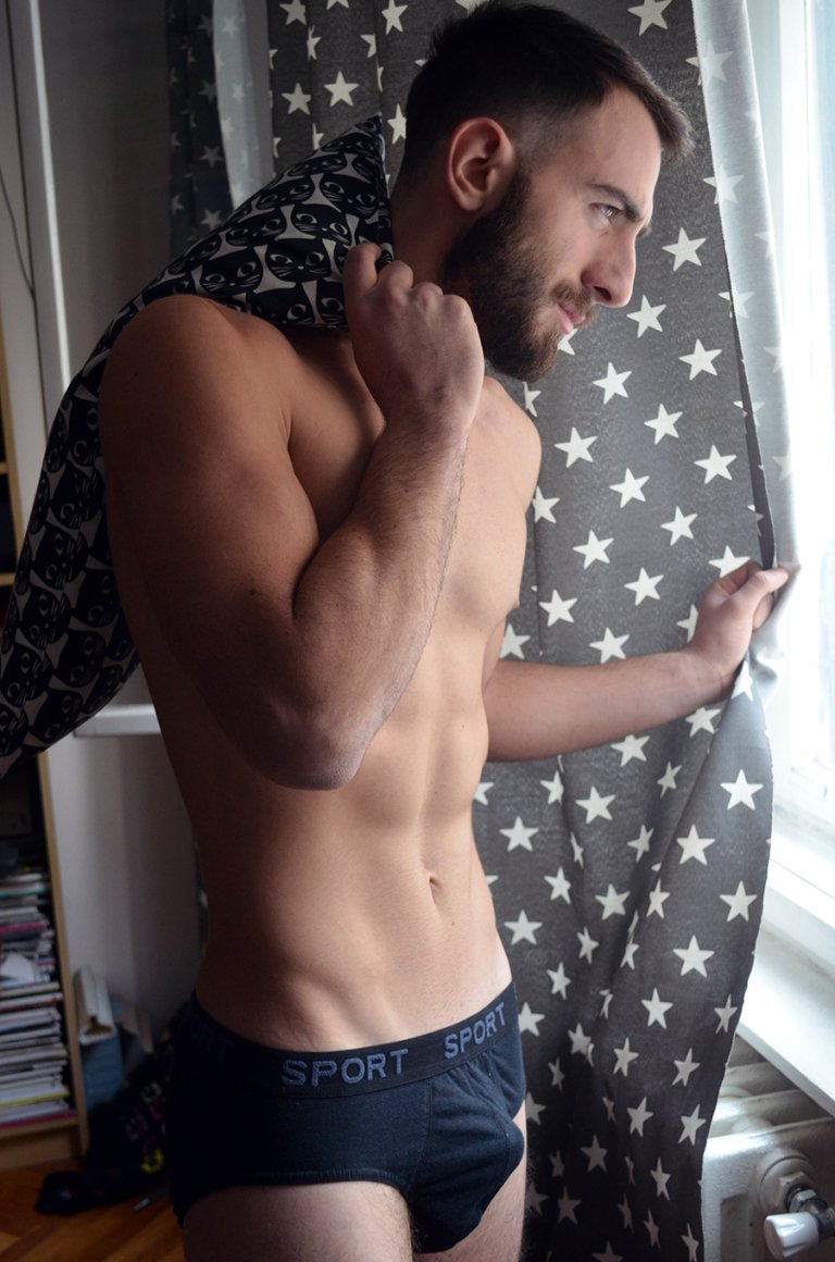 SeisiMen's tweet photo. Solo la puntita #sexy #man #gay #follow #bulge #underwear 😍 https://t.co/VffhvRItLG
