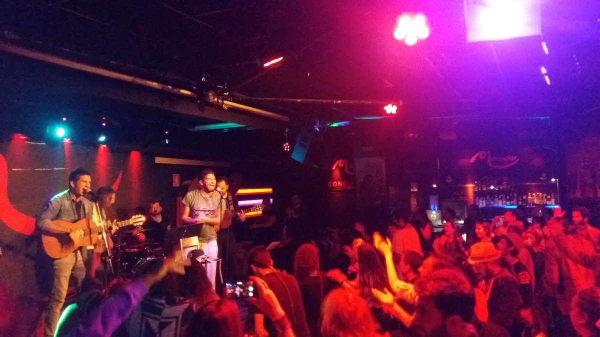 Conciertazo ayer de <a href="/_LosMaleantes_/">Los Maleantes ®</a> trubuto a Los Delinqüentes 🎤🎸 <a href="/carmenbriblibli/">🌹Yin🌹</a>