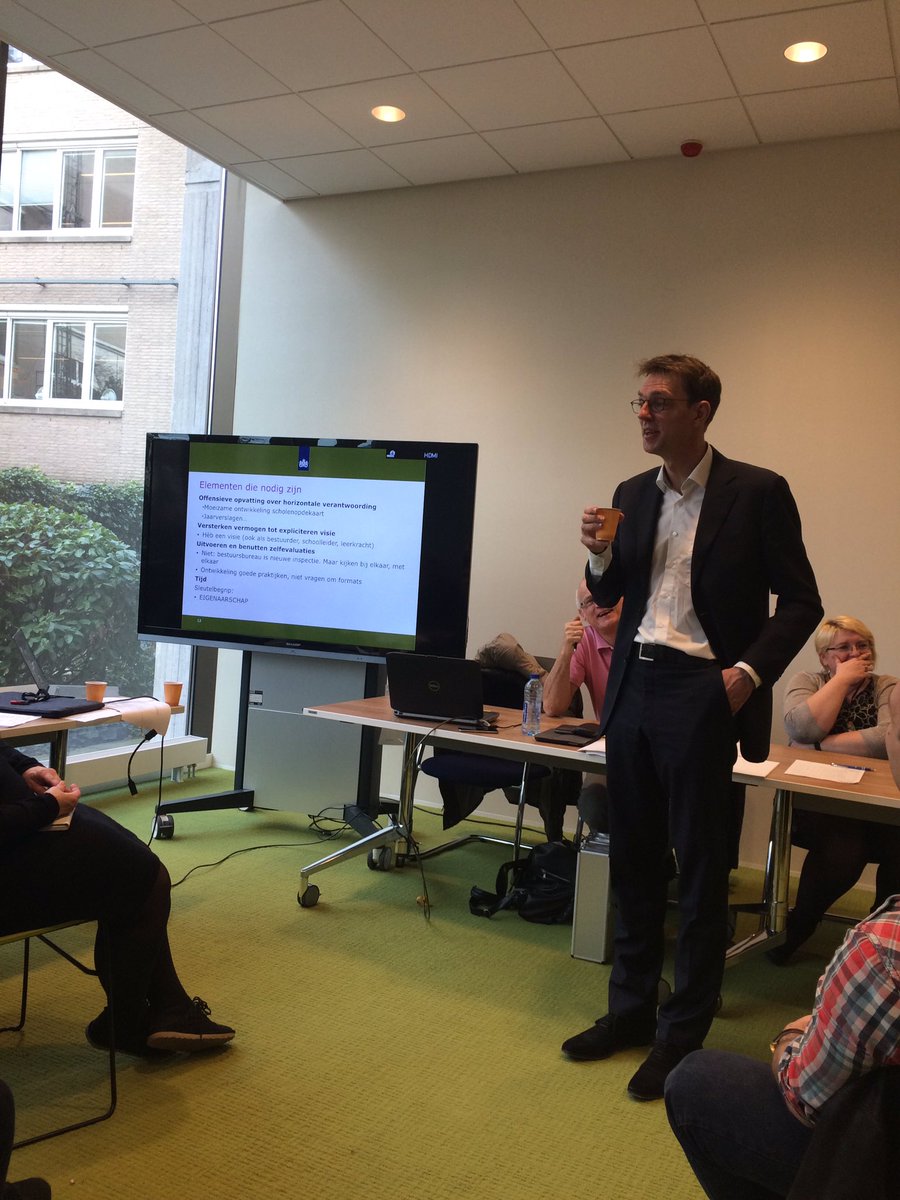 WillyvHuet's tweet photo. @AObtweets hoofdinspecteur Arnold Jonk op bezoek bij de #sectorraad PO https://t.co/IfJSfDPyr3