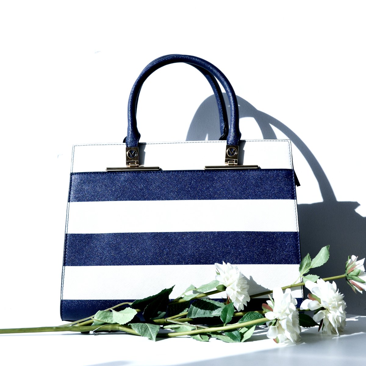 Lifestyle_Store's tweet photo. We're sure your lady-love would cherish a pretty handbag as a #ValentinesGift so wait no more and pick one at Lifestyle
#GiftTheOne https://t.co/IYJurnyQRz