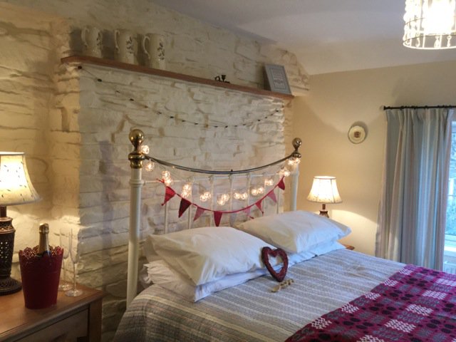 WalesInStyle's tweet image. Feeling #romantic? Browse our unique selection of places to stay in #Wales &amp;amp; add #romance &amp;amp; atmosphere to your #stay ow.ly/SSM5308E4W3