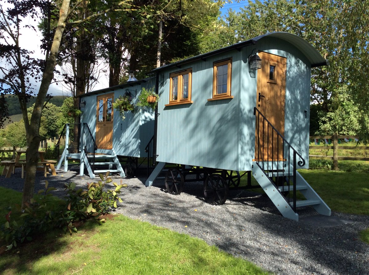 WalesInStyle's tweet image. Feeling #romantic? Browse our unique selection of places to stay in #Wales &amp;amp; add #romance &amp;amp; atmosphere to your #stay ow.ly/SSM5308E4W3