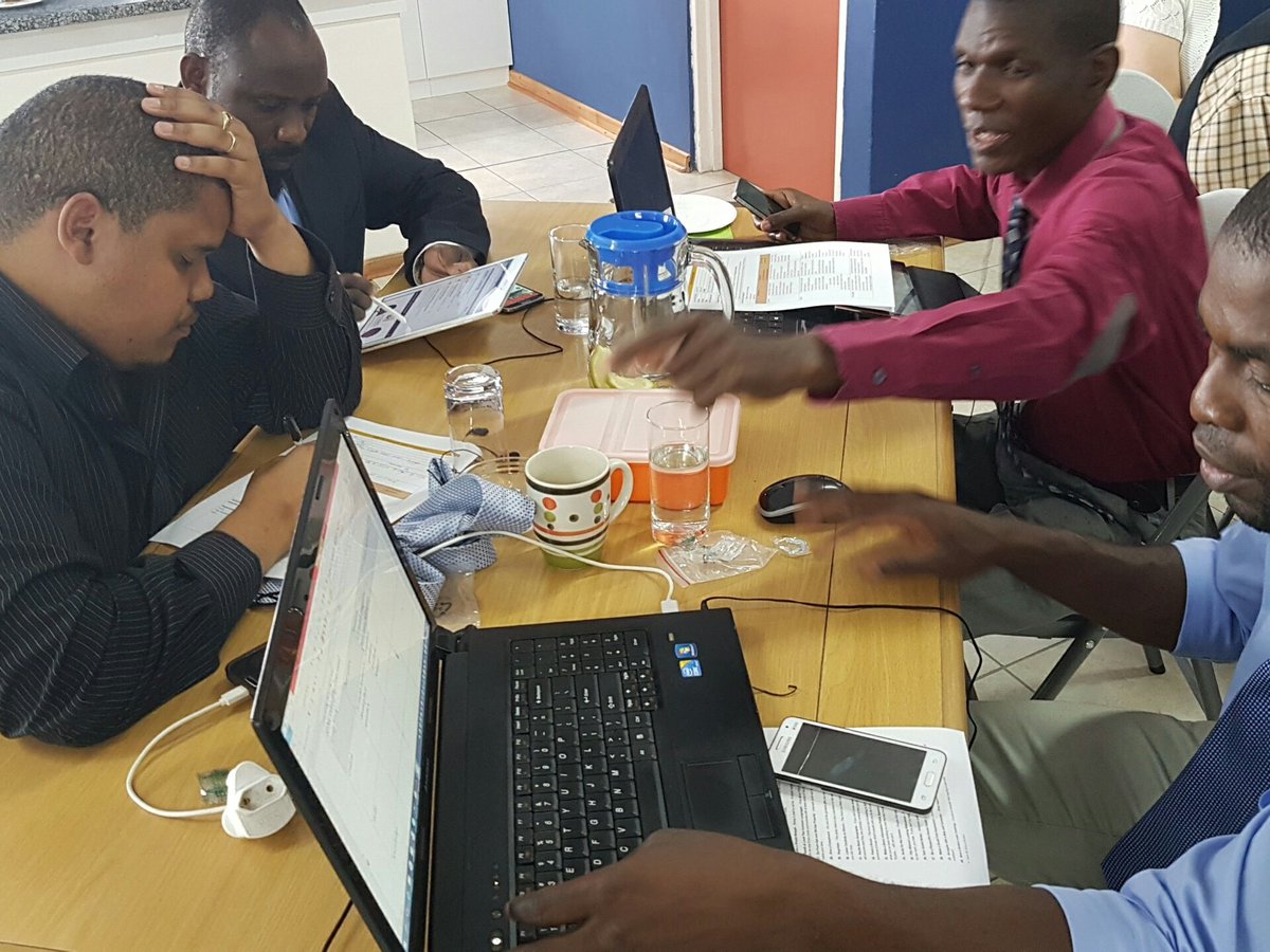 maggiev's tweet photo. #gapschools all the different tech being used 2 create a flipped Classroom lesson plan https://t.co/FyMU5uewu2