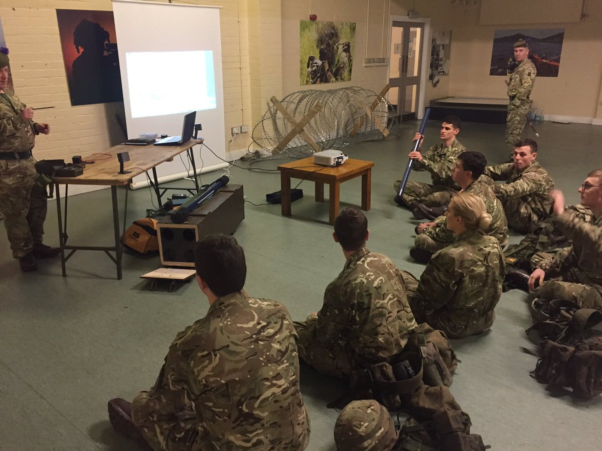 7SCOTS's tweet photo. Good work D Coy &amp; @coops_ash Demonstrating the #personaldevelopment #opportunities available in the Reserves to @TUOTC  #findwhereyoubelong https://t.co/YGT8YS9QJC