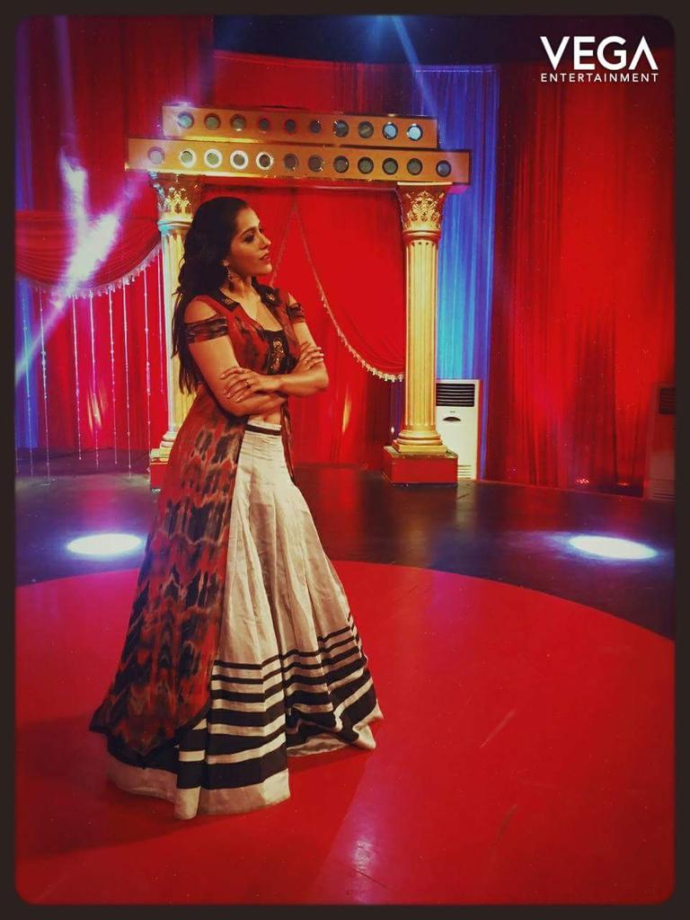 StunningActorss's tweet image. Stunning @rashmigautam27  #extrafun ton8 #extrajabardast
#fridaynight 
#sashivangapalli
In a #mugdhaartstudio outfit