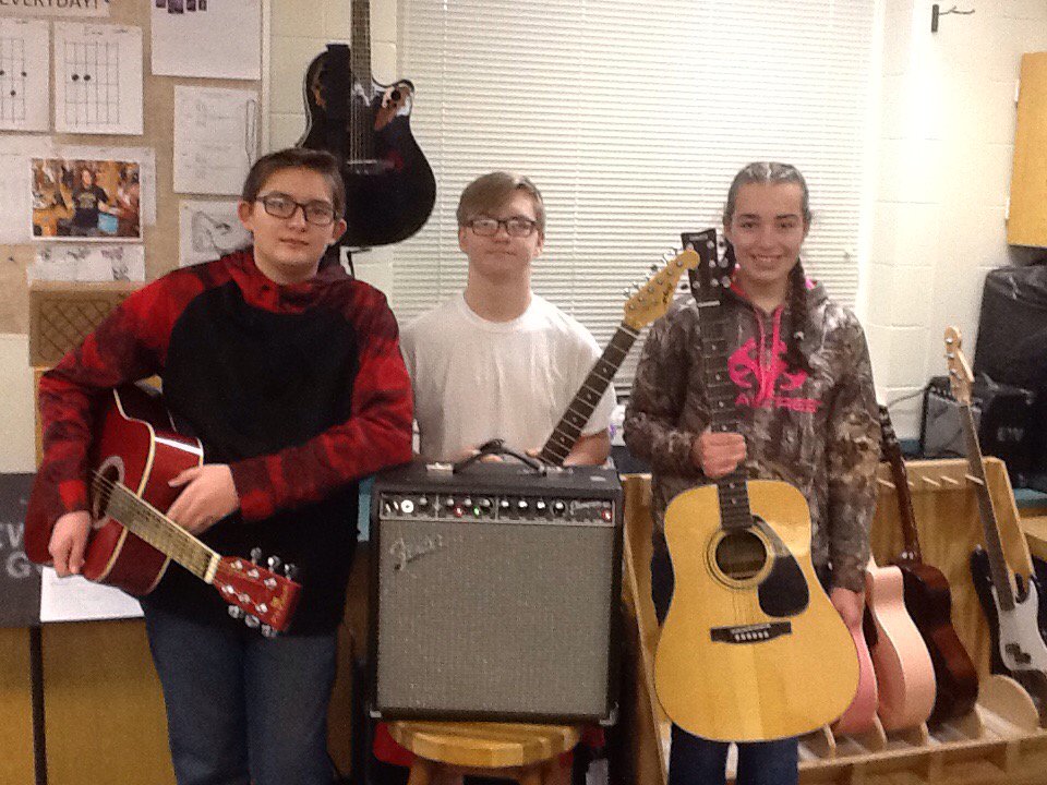 MrSmithteacher's tweet photo. Enjoying the new amp from Maxwell's HOM. #ewgameon  #louder https://t.co/HzrFMCLXY1