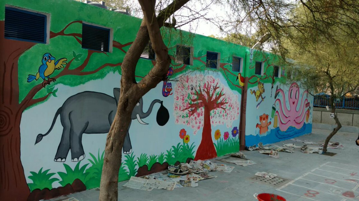 Ayushi0103's tweet photo. A week spent well painting a Jan Parisar in Sultanpuri area under #ProjectRaahat. Got covered by RED FM @rjraunac. https://t.co/ACAnUvZumK