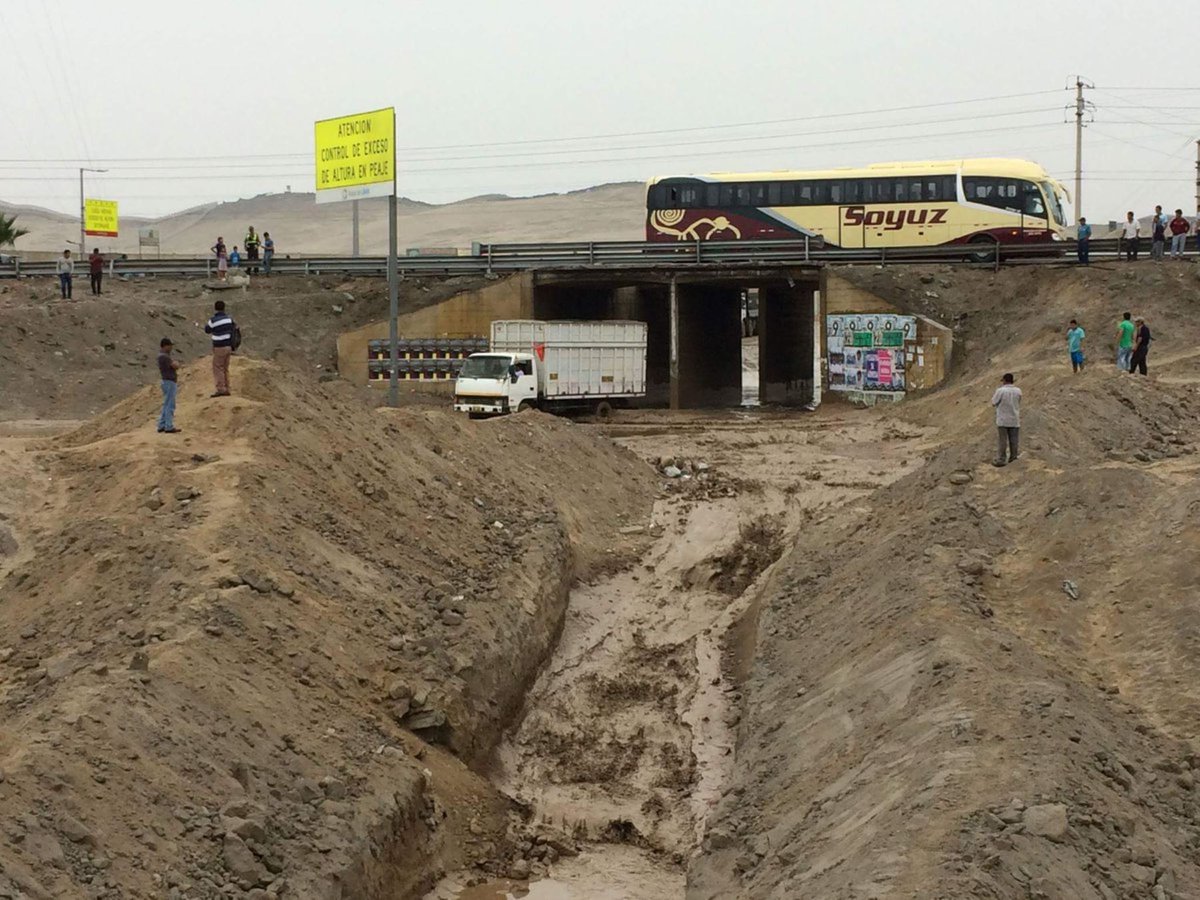 Se registra caída de #huaicos en #Punta Hermosa y #SanBartolo goo.gl/1kfTYL