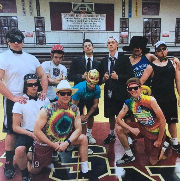 LSNorthernStars's tweet image. ATTN senior men!! This could be you 👇🏻Mr. Bronco vote is officially open on LSN homepage and closes Monday at 3 😎All seniors go vote!!