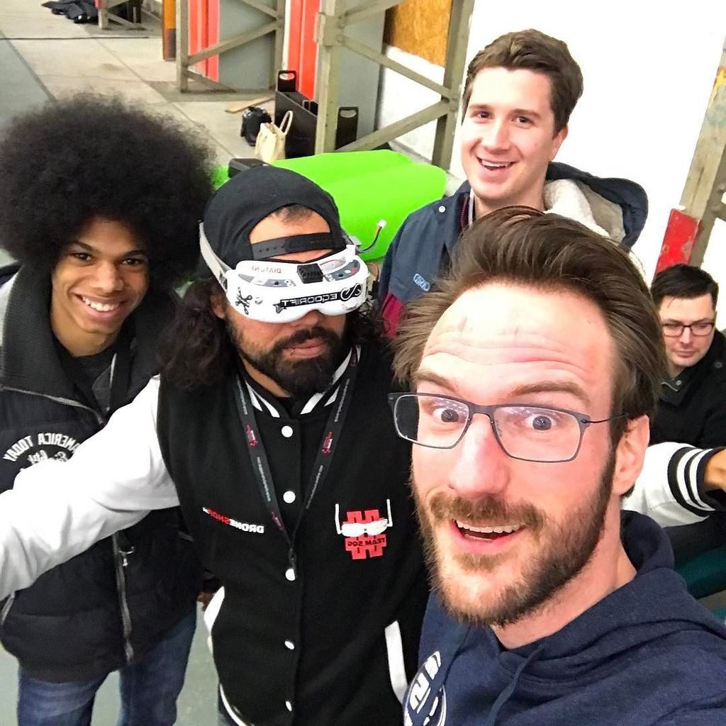 walterkort's tweet photo. Wiew, #DroneRacing #demo with the guys. 
#formulafpv #drones #drone #fpv #fpvracing #fpvracingevents #fpvforlife https://t.co/rx8QTW6OaH