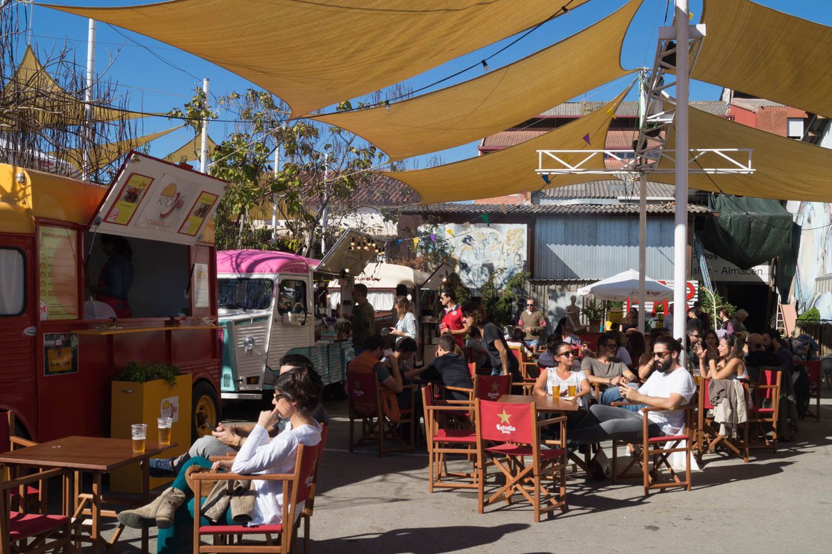 colouryourcasa's tweet photo. Another great plan for the week-end: Mercantic - best vintage market in BCN.
 https://t.co/43jFSZZU20 
#Barcelona #vintage #antiguedades https://t.co/D4AqcblDPk