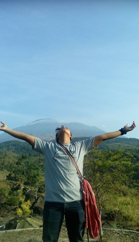 roedhyDK's tweet photo. Taman Kuning, G. Ciremai Kuningan Jawa Barat @Trans7OnTheSpot #OTS7WisataHits https://t.co/xVCSxWT5Wg