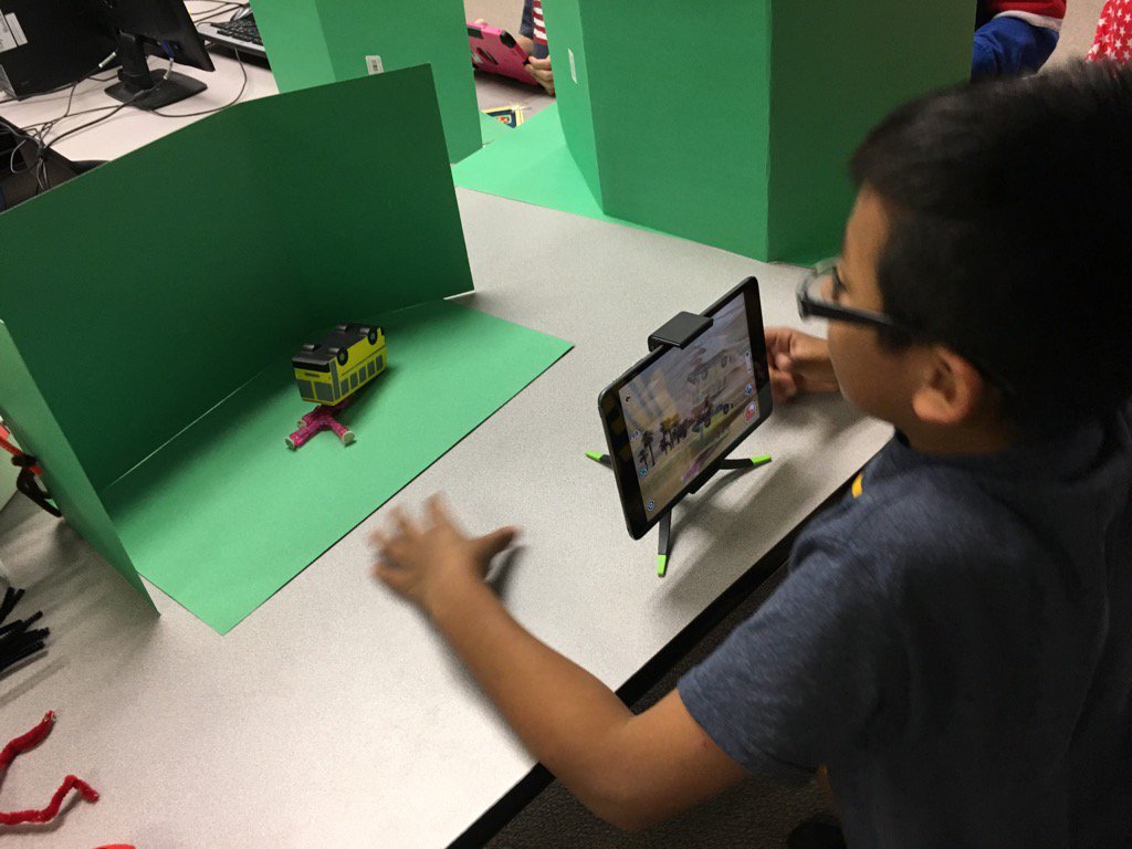 WhitesTechWorld's tweet photo. Student trying their skills at stop-motion animation. #CSISDlove https://t.co/AkPui2jVdG