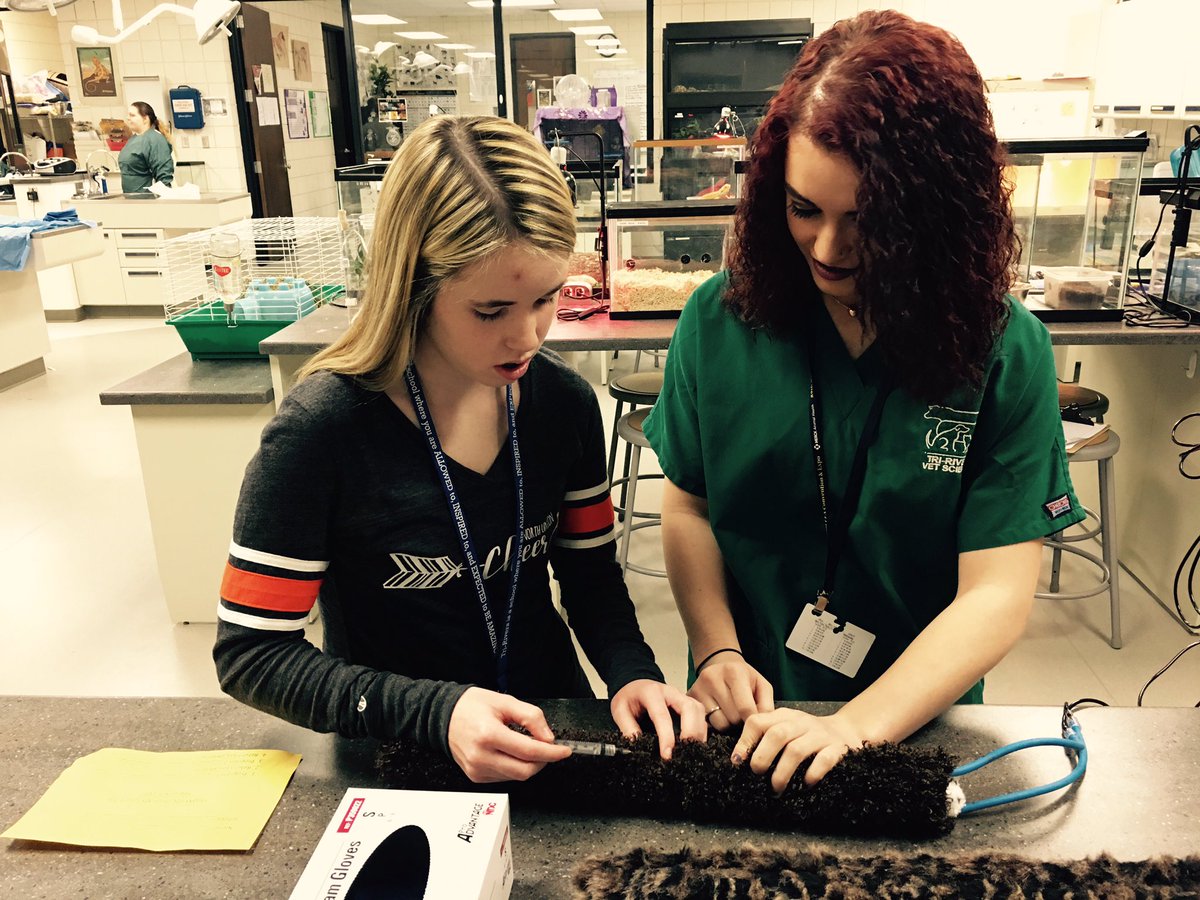 tririverscc's tweet photo. Students getting hands-on experience at Friday's Focus on Your Future Day. #TRCCAmazingPrograms https://t.co/wCfaLLcfyZ
