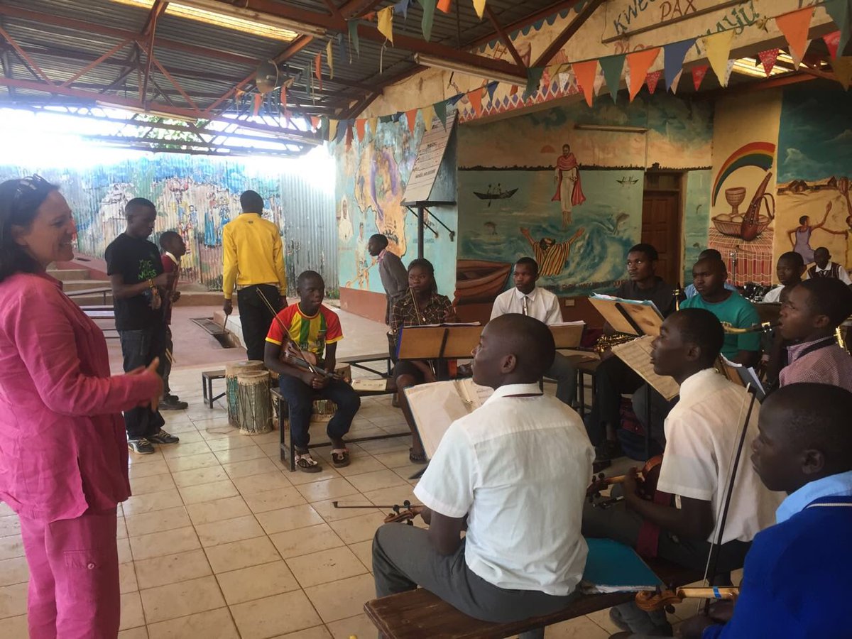 DebilderlingR's tweet photo. I just love the positive energy of the children of @GhettoClassicsK #Korogocho Can't wait for #SafaricomJazz to hear them &amp; keep supporting https://t.co/InNbej4iiF