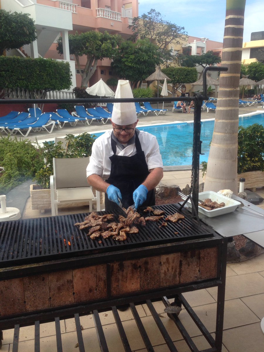 DavGroceryDC's tweet photo. Now that's a BBQ https://t.co/fIIUt1A4C5