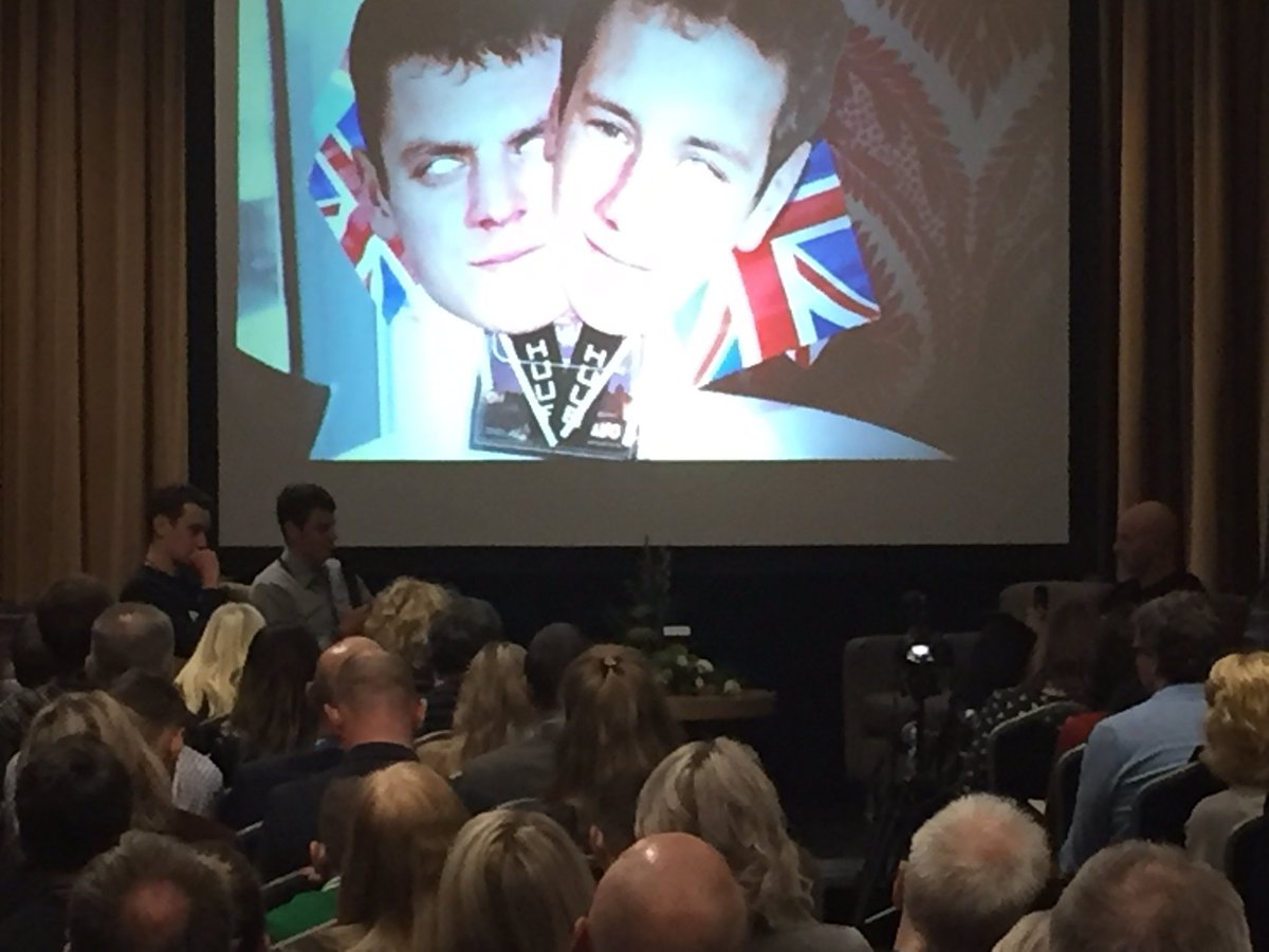 Great turnout for <a href="/jonny_brownlee/">Jonathan Brownlee</a> and  <a href="/AliBrownleetri/">Alistair Brownlee</a> event! #dannymills doing a great job with the interview &amp; no late challenges in sight