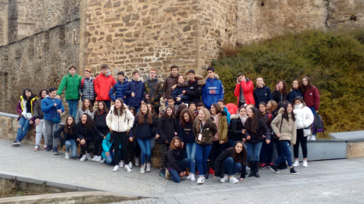 fecsxl's tweet photo. Nuestros alumnos de 2° ESO han estado en la nieve. Una experiencia enriquecedora en lo personal y en el grupo. #somosfec https://t.co/355uaguGOy